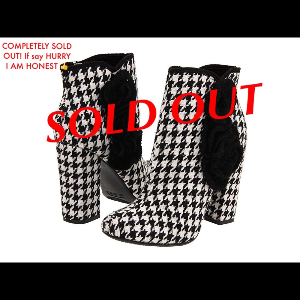 DO NOT BUY! HURRY NEW HOUNDSTOOTH Classic Boots!